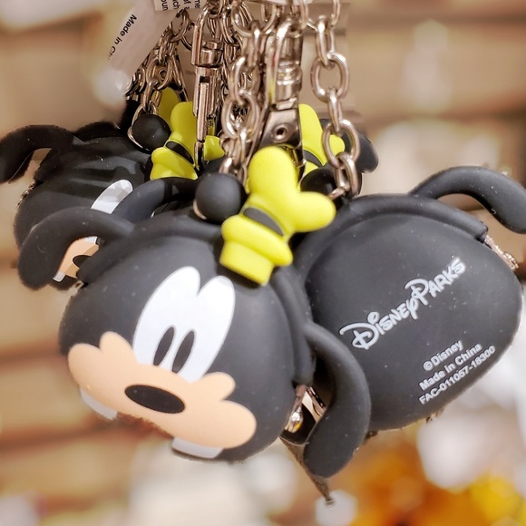 DISNEY PARKS GOOFY COIN PURSE KEYCHAIN - Picture 4 of 4